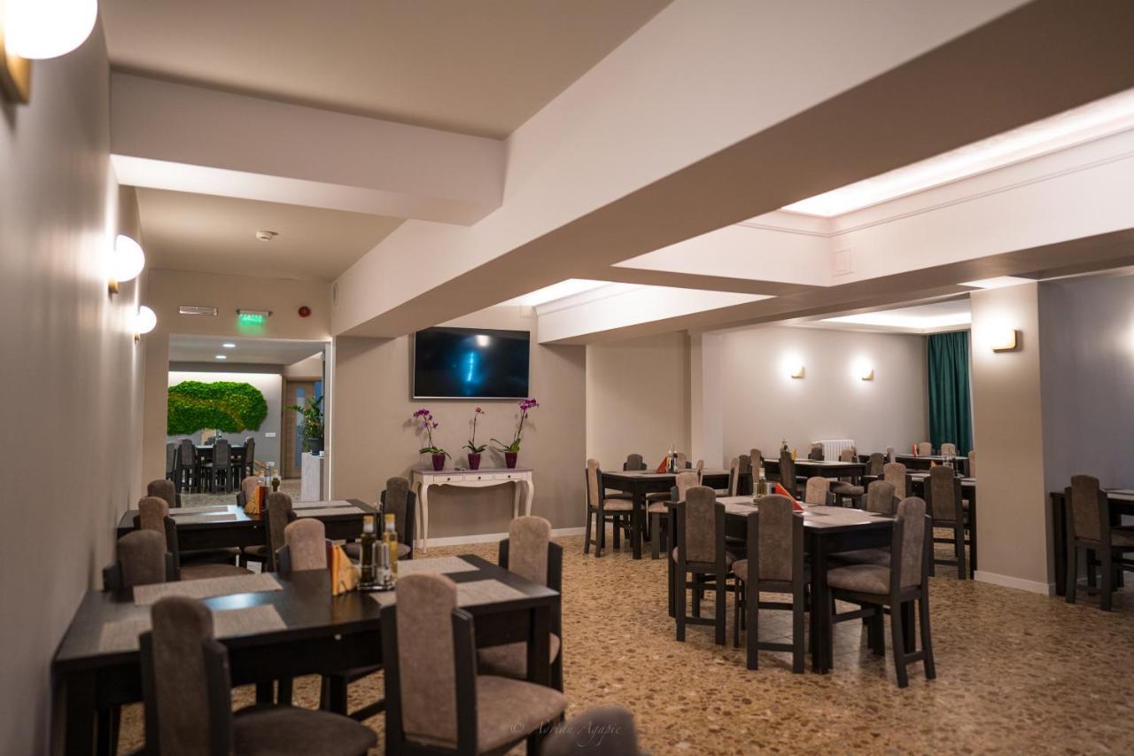 Hotel Hera Predeal Esterno foto